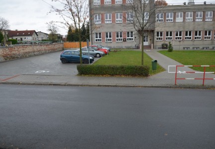 Zhotovení parkovací plochy a chodníků - ZŠ a MŠ Kozmice 